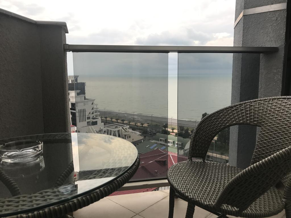 Selfie Apartment Batumi Bagian luar foto
