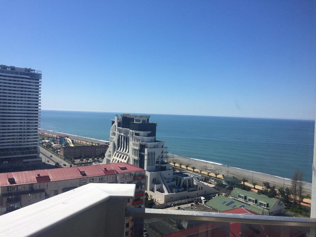 Selfie Apartment Batumi Bagian luar foto