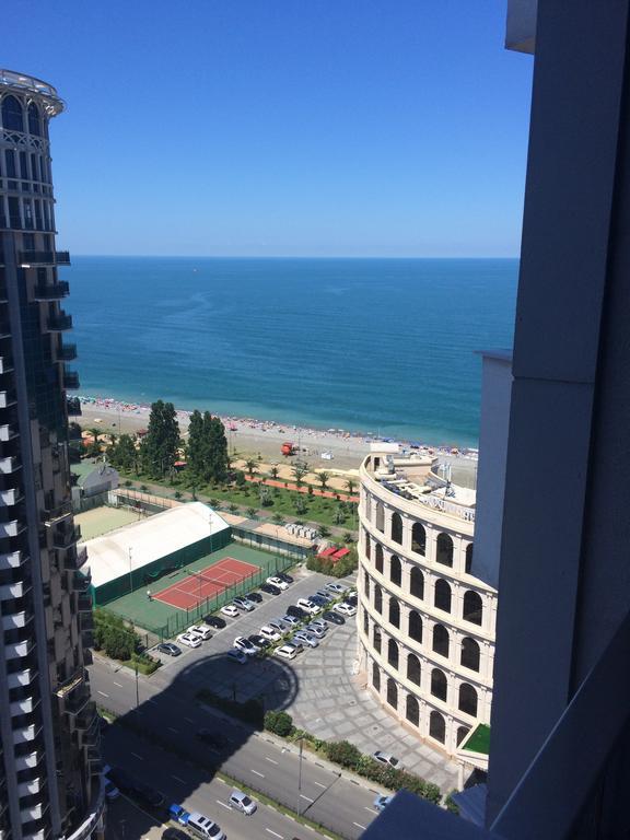Selfie Apartment Batumi Bagian luar foto